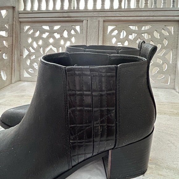 Nine West Westlyno Black Leather Ankle Booties Block Heel Chelsea 9 Worn Once - Picture 2 of 9